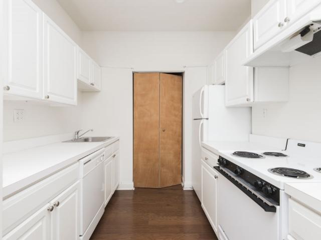 2 BR, 1 BA Apartment 220 South 16th Street Unit 502, Philadelphia, PA 19102