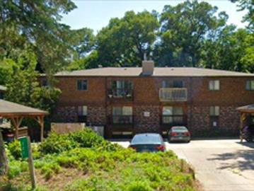 2 BR, 1 BA Apartment 221 River St, Iowa City, IA 52246