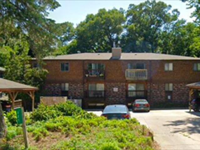 2 BR, 1 BA Apartment 221 River St, Iowa City, IA 52246