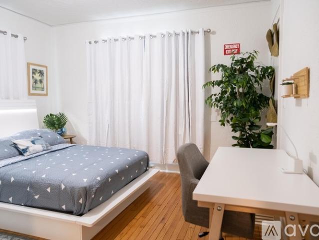 2 BR, 1 BA Apartment 2224 SW 6th St, Unit 4, Miami, FL 33135