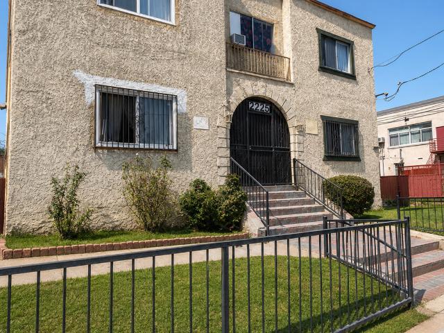 2 BR, 1 BA Apartment 2225 Michigan Ave, Los Angeles, CA 90033