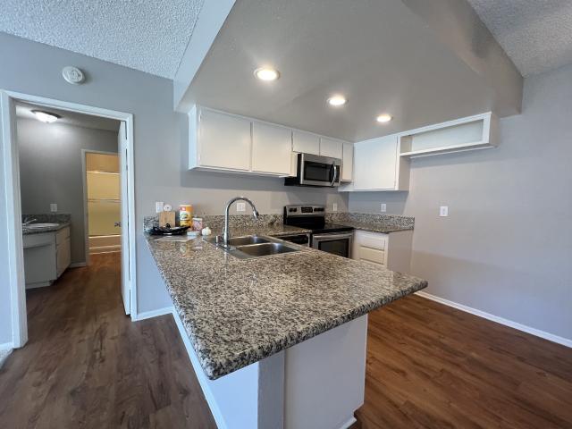 2 BR, 1 BA Apartment 222 North Muller Street Unit 046, Anaheim, CA 92801