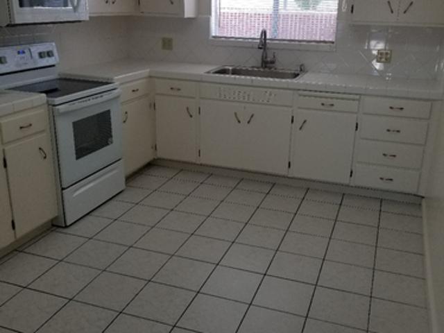 2 BR, 1 BA Apartment 225 West Eaton Avenue, Unit 13, Tracy, CA 95376