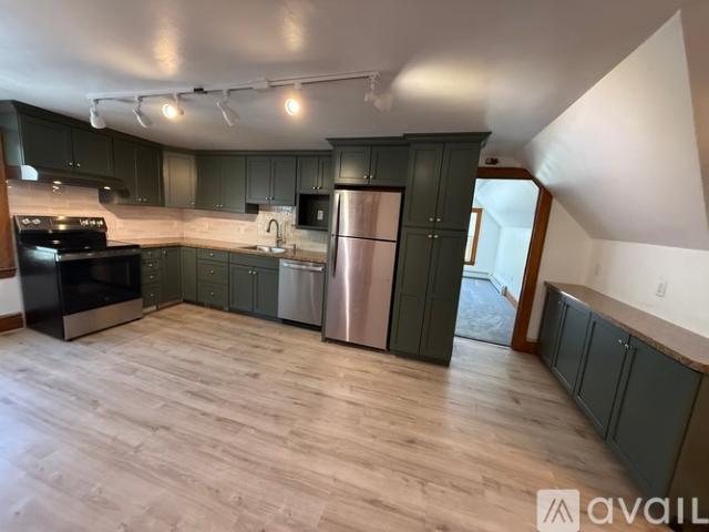 2 BR, 1 BA Apartment 225 Pearl Street, Unit 227B, Middletown, CT 06457