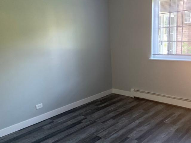2 BR, 1 BA Apartment 2282 Century Point Lane, Unit B, Glendale Heights, IL 60139