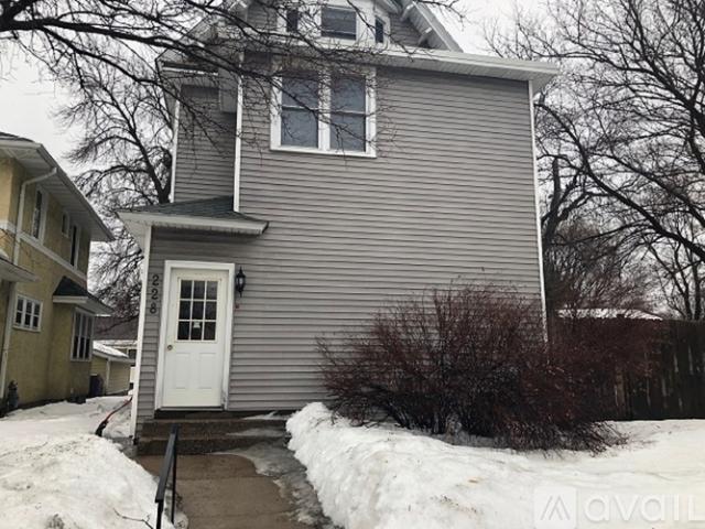 2 BR, 1 BA Apartment 228 Victoria St Apt 2, Unit 2, St. Paul, MN 55116