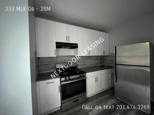 2 BR, 1 BA Apartment 233 MLK Dr, Jersey City, NJ 07305