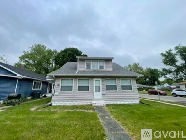 2 BR, 1 BA Apartment 2304 E Memorial Dr, Unit 2, Muncie, IN 47302