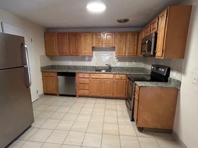 2 BR, 1 BA Apartment 230 Babcock St, Unit 3G, Brookline, MA 02446