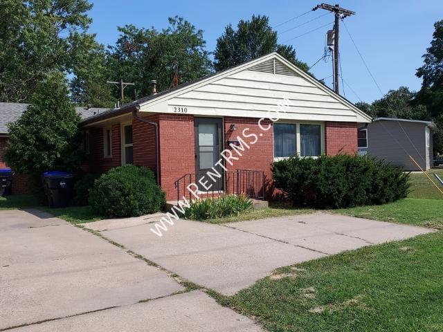2 BR, 1 BA Apartment 2310 SW Fairlawn Rd, Topeka, KS 66614