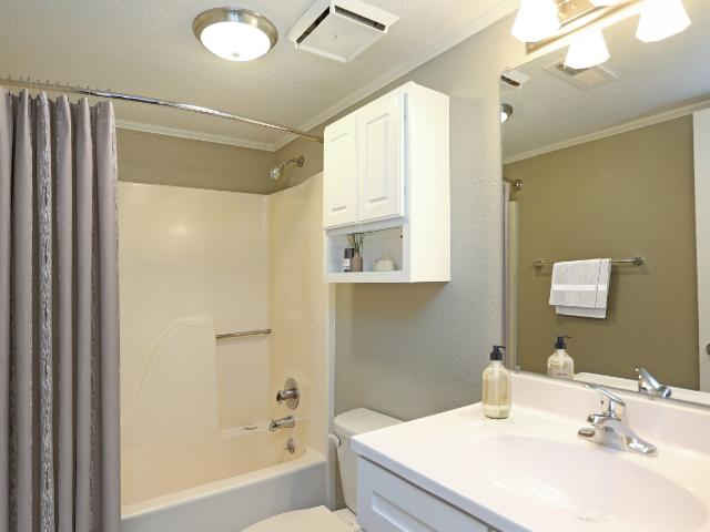 2 BR, 1 BA Apartment 231 Brierhurst Drive Unit 3, Winston Salem, NC 27104