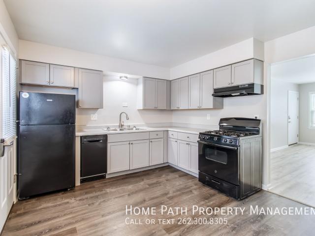2 BR, 1 BA Apartment 234 W Laflin Ave, Waukesha, WI 53186