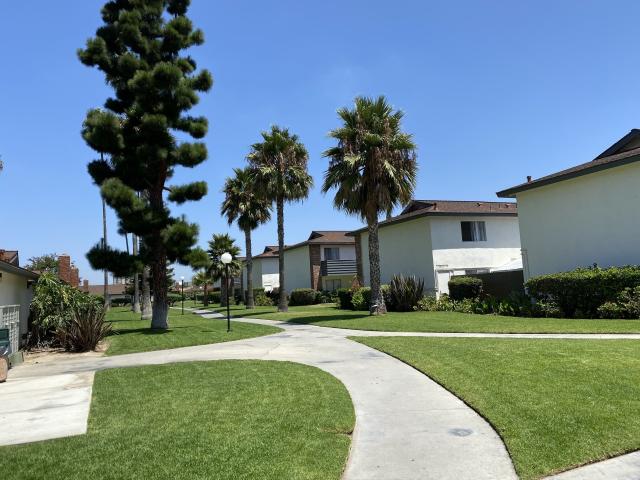 2 BR, 1 BA Apartment 235 W. Orangewood Ave Unit 21D, Anaheim, CA 92802
