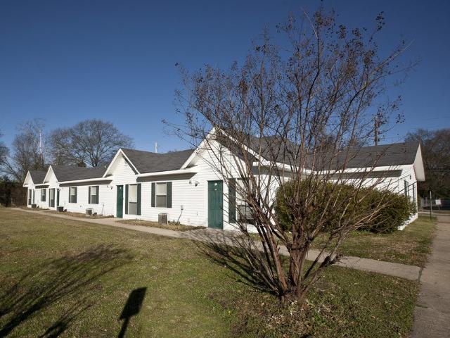 2 BR, 1 BA Apartment 235 E Stoner Ave Shreveport, LA 71101