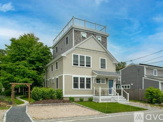 2 BR, 1 BA Apartment 23 Warren Ave, Unit #2, Middletown, RI 02842
