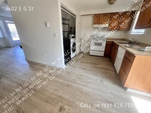 2 BR, 1 BA Apartment 3402 E. G St, Tacoma, WA 98404