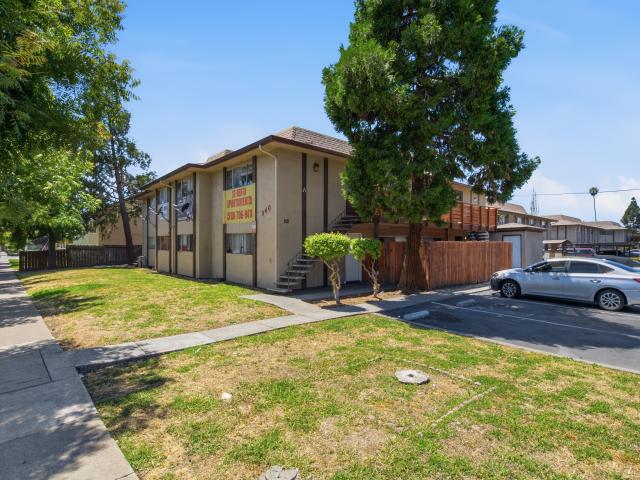 2 BR, 1 BA Apartment 340 Industrial Pkwy, Hayward, CA 94544