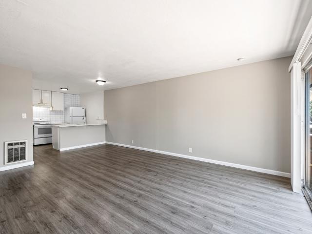 2 BR, 1 BA Apartment 340 Industrial Pkwy, Hayward, CA 94544