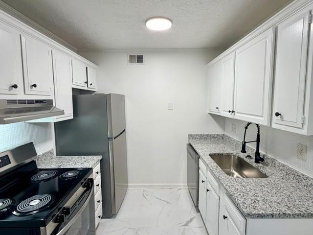 2 BR, 1 BA Apartment 3455 Pimlico Pkwy, Lexington, KY 40517