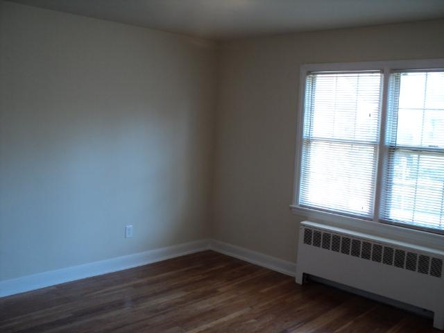 2 BR, 1 BA Apartment 3517 Brothers Pl SE, Washington, DC 20032