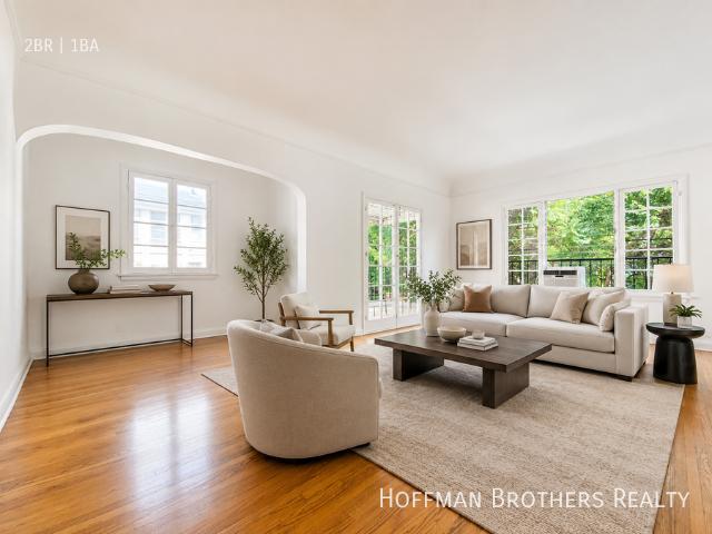 2 BR, 1 BA Apartment 351 N Sierra Bonita Ave Los Angeles, CA 90036