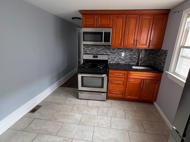 2 BR, 1 BA Apartment 352 S Tenth Ave, Mount Vernon, NY 10550