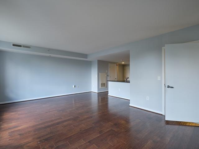2 BR, 1 BA Apartment 355 I St SW, Washington, DC 20024