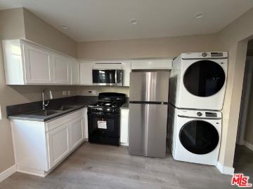 2 BR, 1 BA Apartment 3568 South Budlong Avenue, Los Angeles, CA 90007