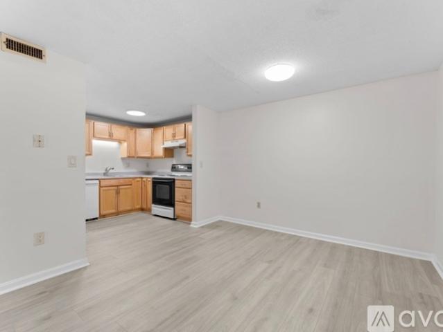 2 BR, 1 BA Apartment 35 Eagle Ave, Unit Brockton, MA 02301