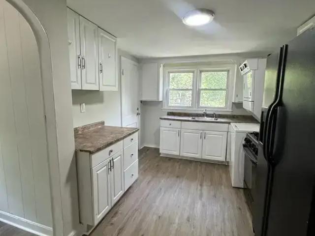 2 BR, 1 BA Apartment 35 Goodyear St, New Haven, CT 06511
