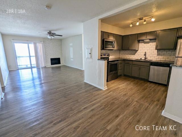 2 BR, 1 BA Apartment 3618 Warwick Blvd Kansas City, MO 64111