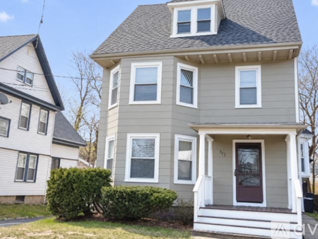2 BR, 1 BA Apartment 368 Pleasant St, Unit 2, Brockton, MA 02301