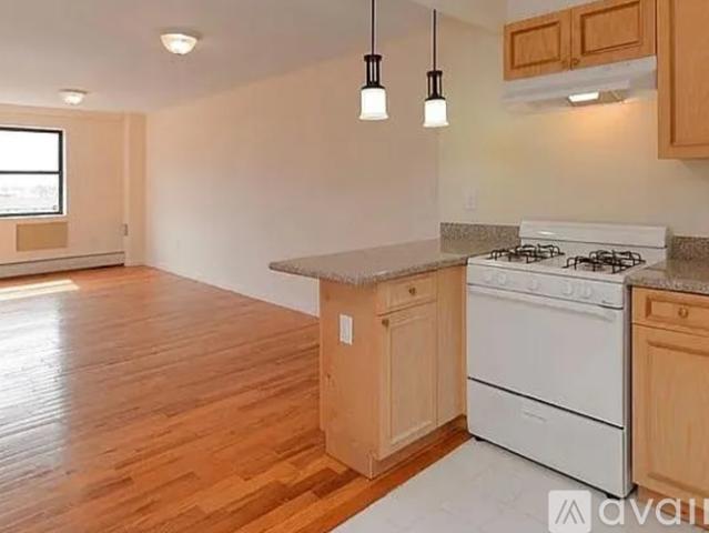 2 BR, 1 BA Apartment 36 Hilton Ave, Unit 108, Hempstead, NY 11550