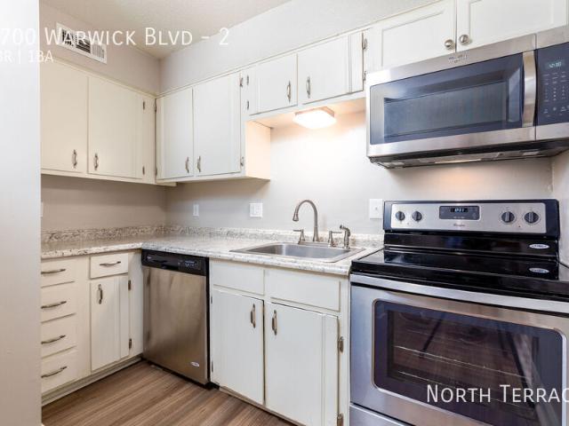 2 BR, 1 BA Apartment 3700 Warwick Blvd, Kansas City, MO 64111