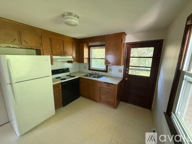 2 BR, 1 BA Apartment 372 Park St, Unit 8, Bristol, CT 06010