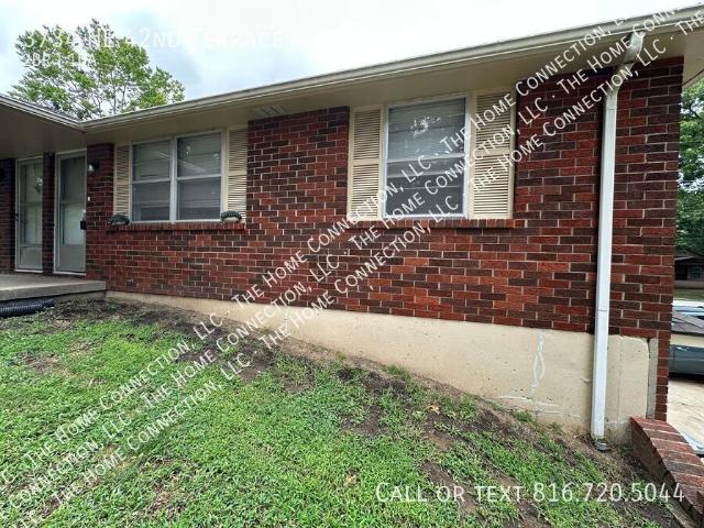2 BR, 1 BA Apartment 3734 NE 42nd Terrace, Kansas City, MO 64117