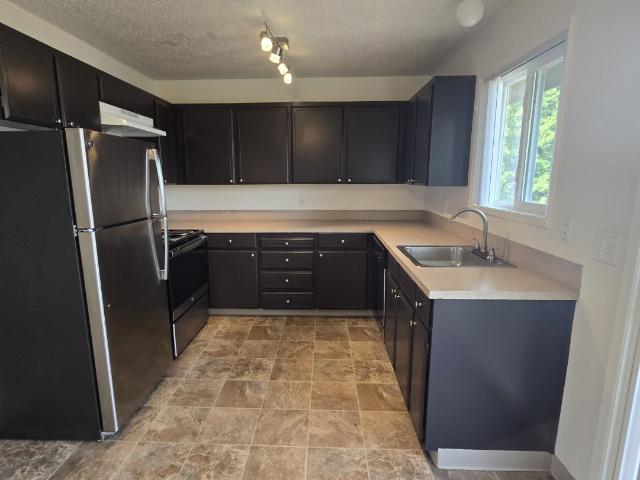 2 BR, 1 BA Apartment 3737 Southeast 36th Place Unit 22, Portland, OR 97202