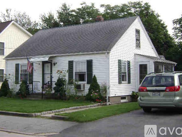 2 BR, 1 BA Apartment 377 Vine St, Pawtucket, RI 02861