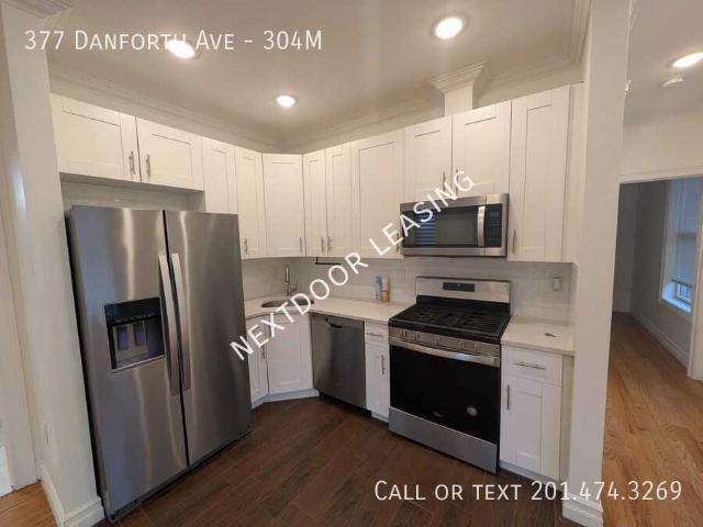 2 BR, 1 BA Apartment 377 Danforth Ave, Jersey City, NJ 07305