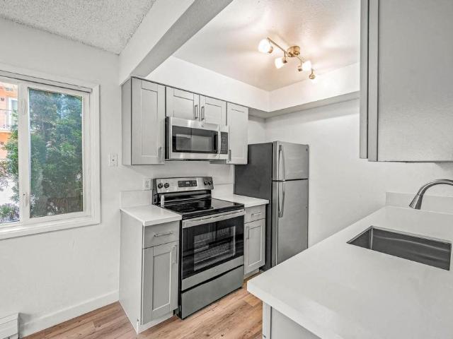 2 BR, 1 BA Apartment 3750 SW 108th Ave Unit 10, Beaverton, OR 97005