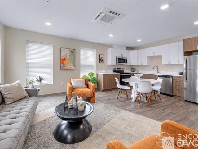 2 BR, 1 BA Apartment 375 Cummins Hwy, Unit 402, Boston, MA 02131