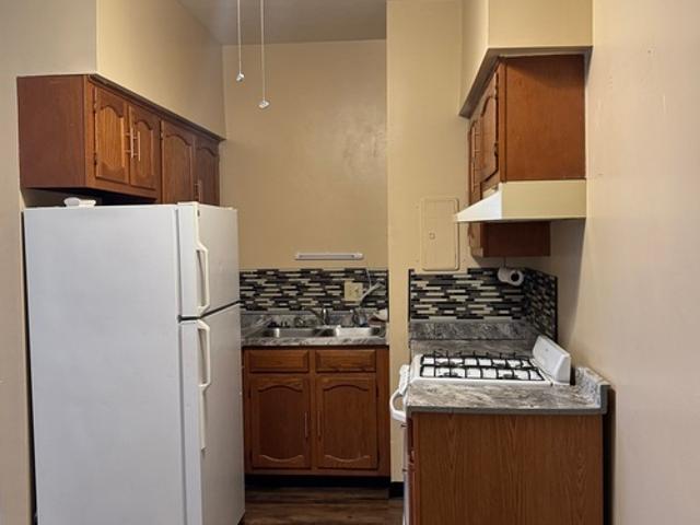 2 BR, 1 BA Apartment 37941 Euclid Ave, Unit 2, Willoughby, OH 44094