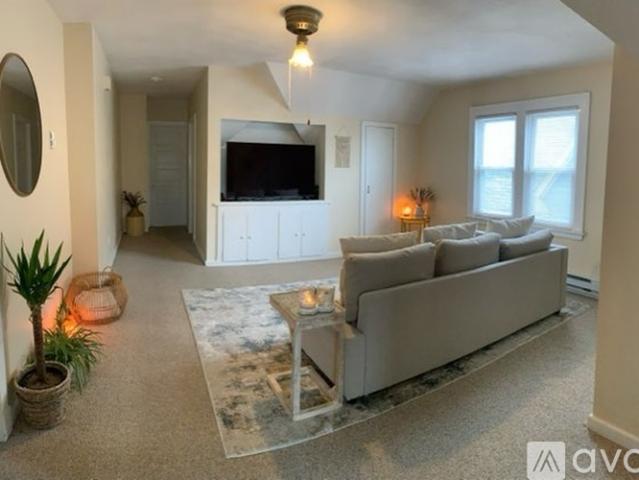 2 BR, 1 BA Apartment 37 Maplewood Avenue, Unit 3, West Hartford, CT 06119