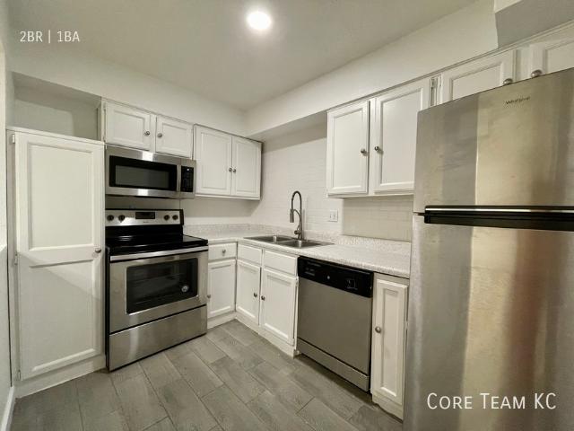2 BR, 1 BA Apartment 3800 Warwick Blvd, Kansas City, MO 64111