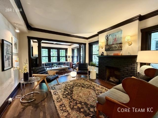 2 BR, 1 BA Apartment 3818 Walnut Street, Kansas City, MO 64111