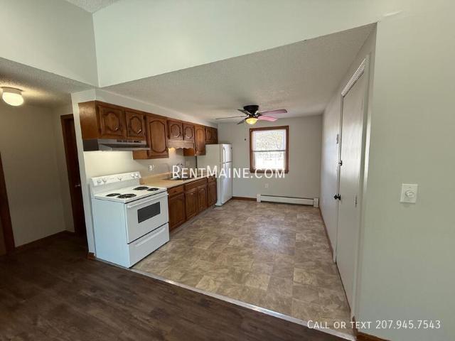 2 BR, 1 BA Apartment 381 385 Pine St Bangor, ME 04401