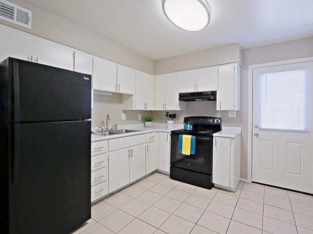2 BR, 1 BA Apartment 3822 N 28th St Unit 04, Phoenix, AZ 85016