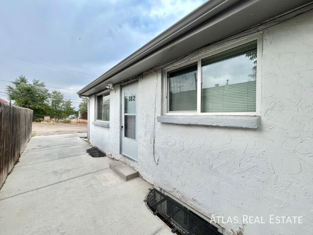 2 BR, 1 BA Apartment 3825 S King Street, Denver, CO 80236