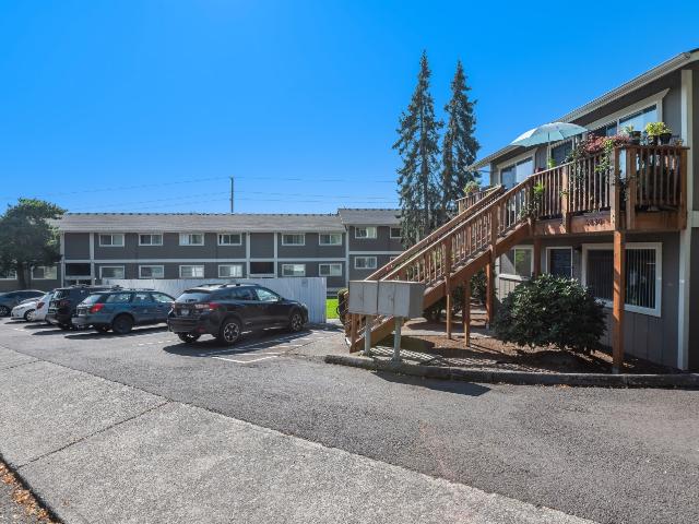 2 BR, 1 BA Apartment 3830 SW Plum St Unit 16, Portland, OR 97219