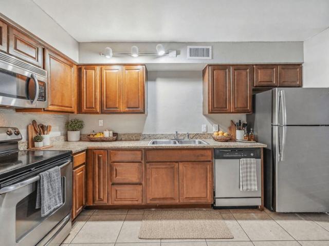 2 BR, 1 BA Apartment 3833 North 30th Street Unit 115, Phoenix, AZ 85016